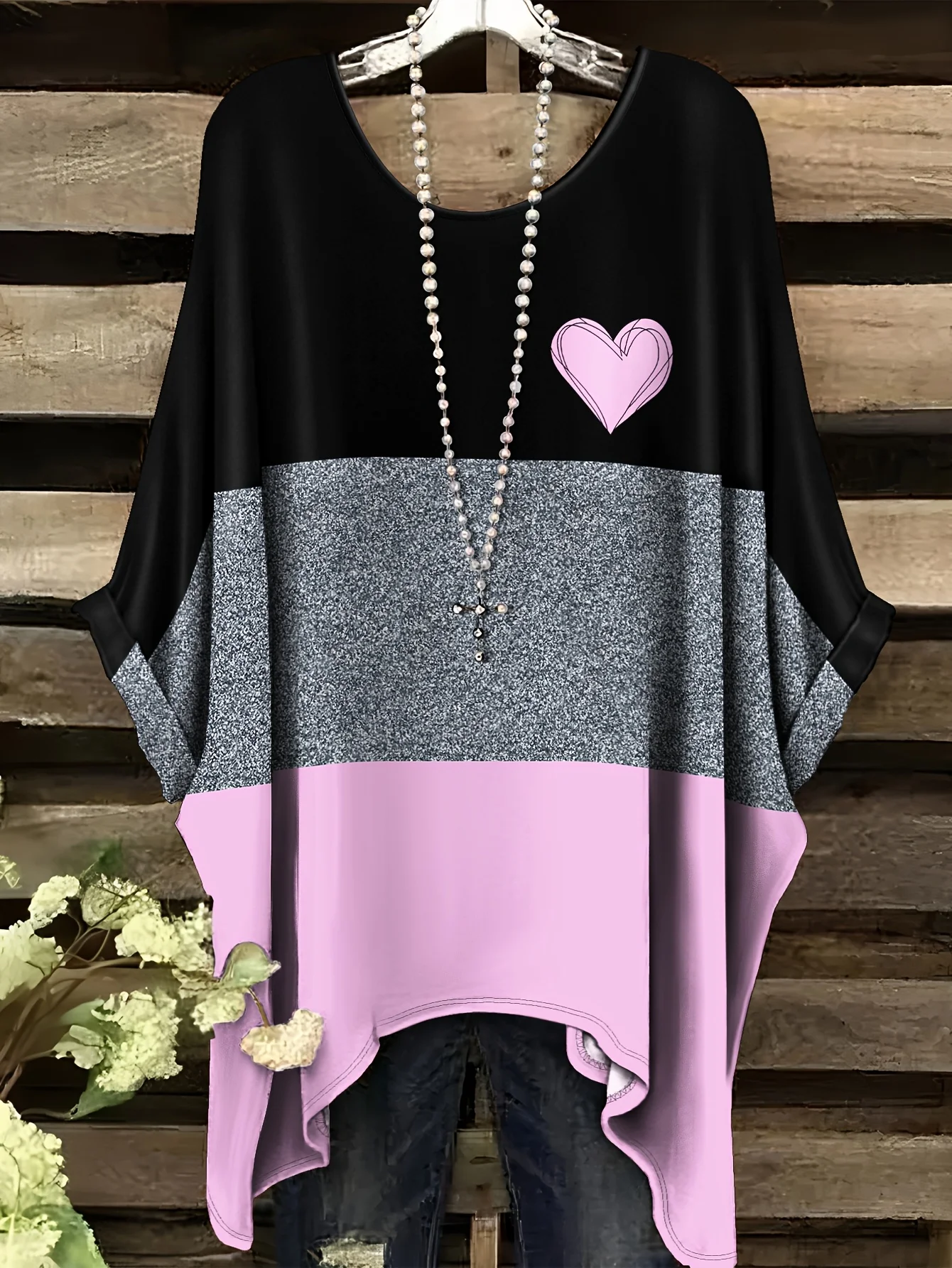 موضة النساء لعام 2026 بتصميم عصري يتميز بأسلوب بوهيمي أنيق للإجازات، تي شيرت بنمط قلوب صغيرة - Image 3