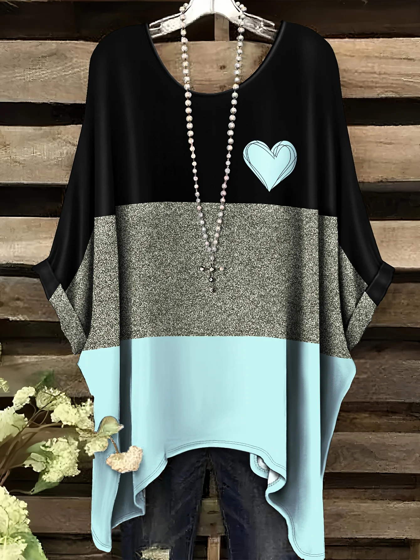 موضة النساء لعام 2026 بتصميم عصري يتميز بأسلوب بوهيمي أنيق للإجازات، تي شيرت بنمط قلوب صغيرة - Image 4