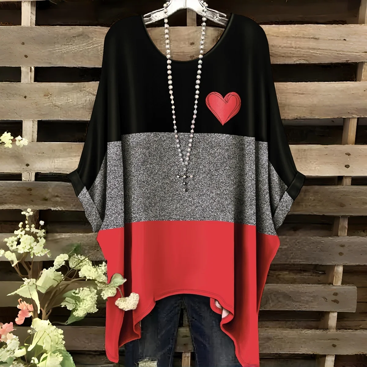 موضة النساء لعام 2026 بتصميم عصري يتميز بأسلوب بوهيمي أنيق للإجازات، تي شيرت بنمط قلوب صغيرة