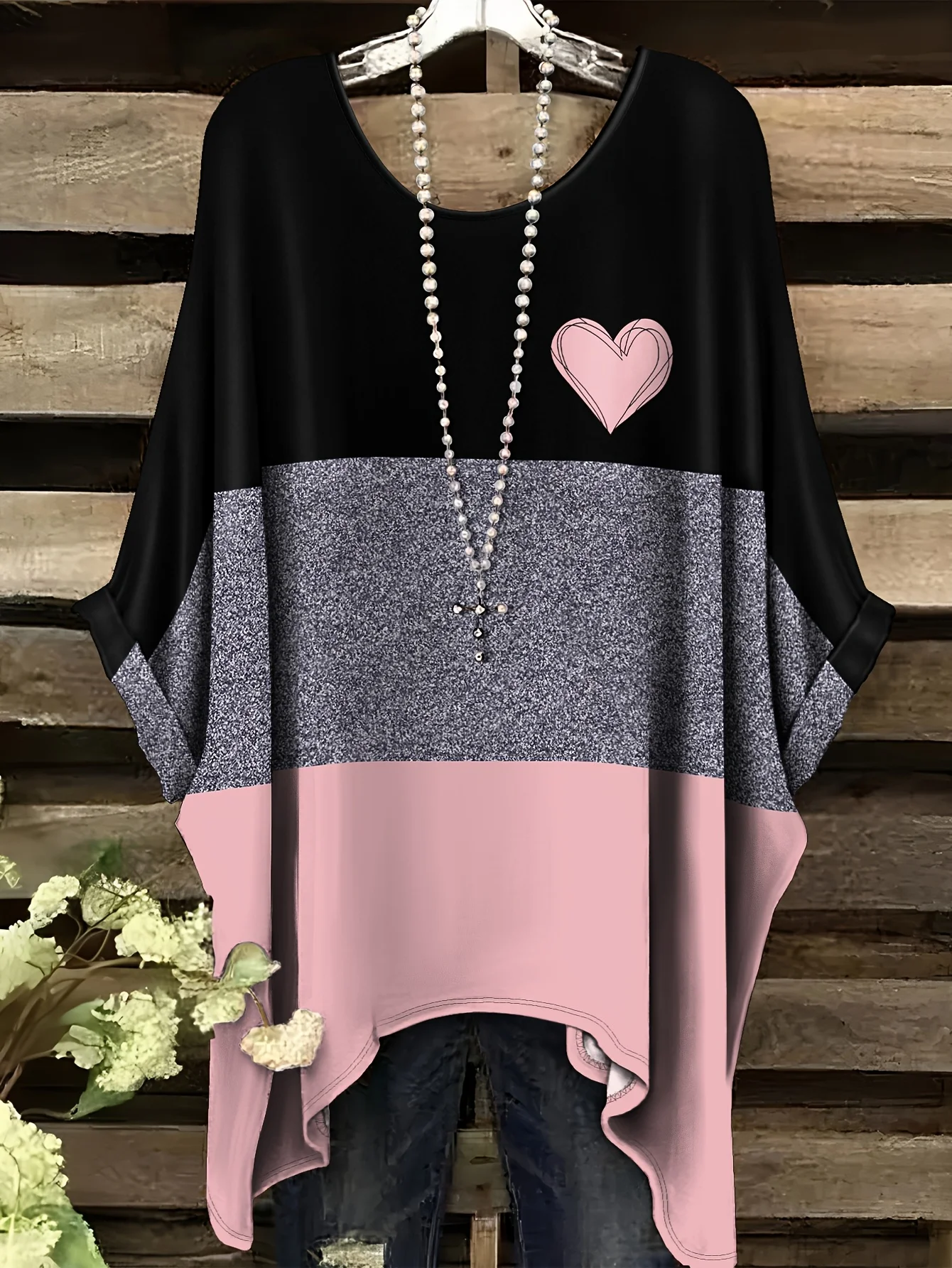 موضة النساء لعام 2026 بتصميم عصري يتميز بأسلوب بوهيمي أنيق للإجازات، تي شيرت بنمط قلوب صغيرة - Image 2