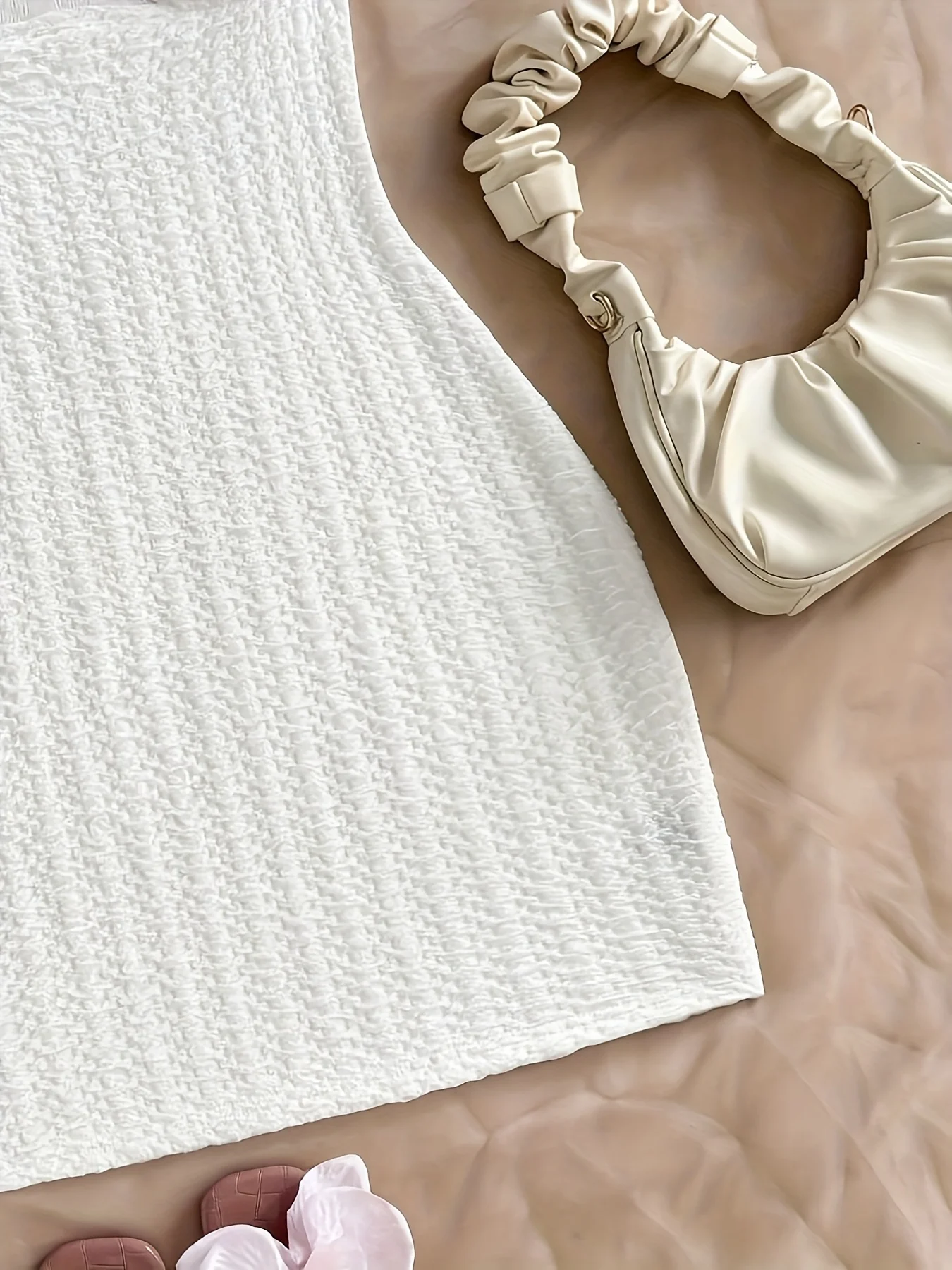 فستان نسائي محبوك أنيق بلون نقي على طراز العطلة مع زخرفة نجم البحر المعدني بدون حمالات - Image 6