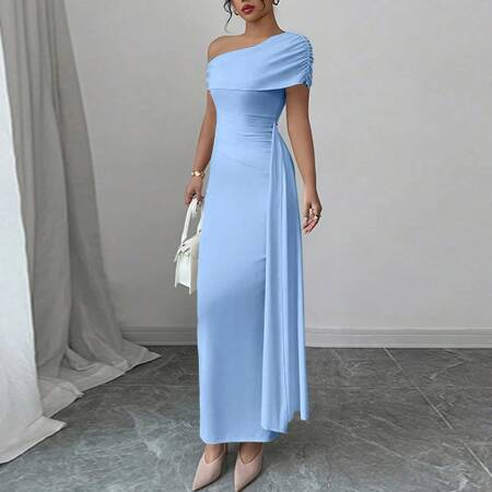 فساتين طويلة مثيرة للحفلات للنساء برقبة مائلة بدون أكمام بلون سادة، فستان طويل بطيات بقصة ضيقة، فستان ضيق أنيق