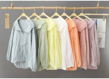 ملابس نسائية صيفية جديدة لعام 2025 واقية من الشمس بلون واحد موضة خارجية رياضية للسفر وركوب الدراجات سترة كبيرة قابلة للتنفس