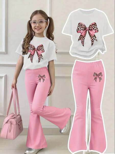 بدلة فيونكة حلوة ورائعة بطبعة الفهد للفتيات من سن 4 إلى 12 سنة، بلوزة بيضاء بأكمام قصيرة مع فيونكة كبيرة بطبعة الفهد الوردي مع بنطال جرس وردي، كاجوال وجيد التهوية للارتداء في الهواء الطلق، حلوة ورائعة