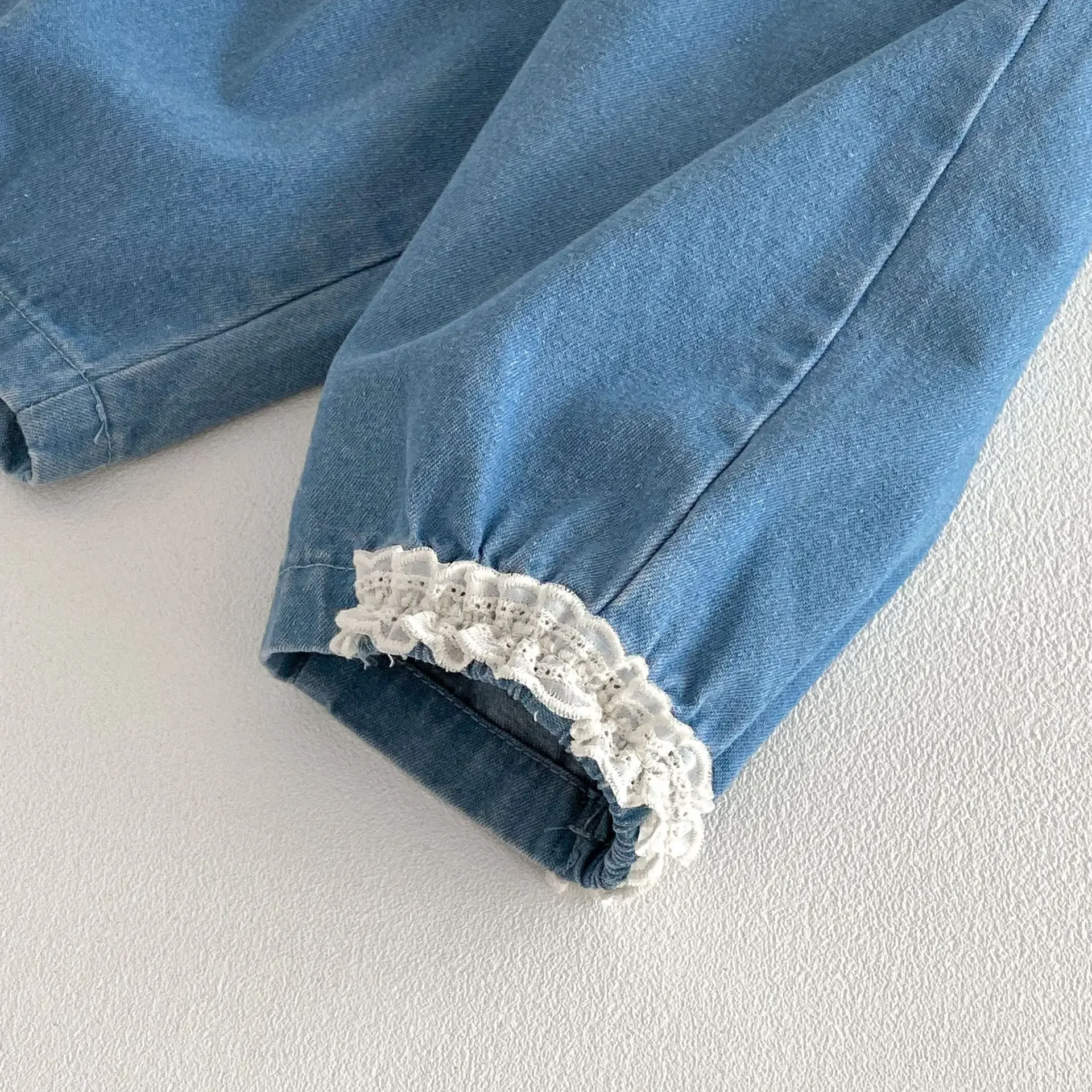 بنطلون جينز للفتيات بخصر مطاطي وحواف دانتيل للأطفال من 0-5 سنوات، موديل ربيع 2026 بأسلوب كوري، ملابس مريحة للفتيات - Image 6