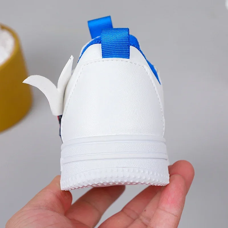 أحذية رياضية للبنات 2023 أحذية رياضية كاجوال جلدية جديدة للأطفال أحذية رياضية متوسطة وكبيرة على شكل سبايدر مان للأولاد - Image 4