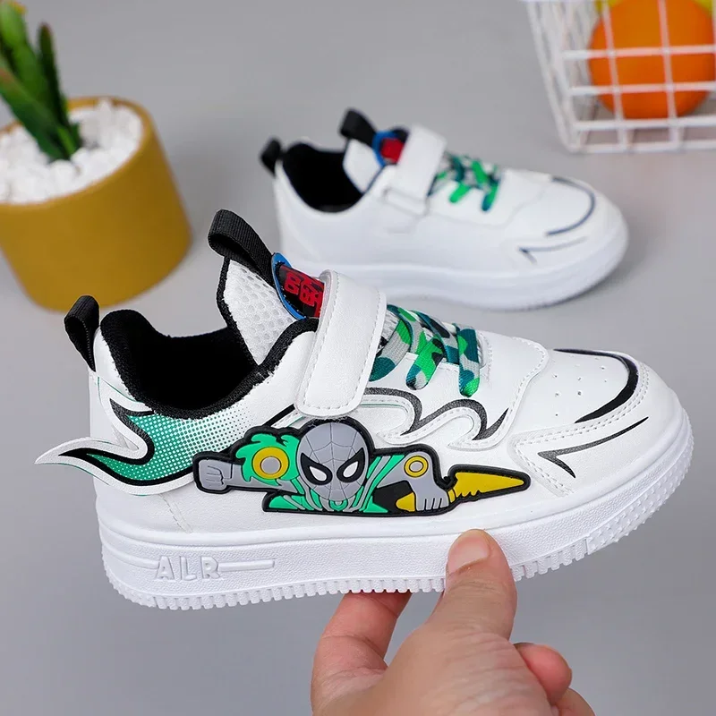 أحذية رياضية للبنات 2023 أحذية رياضية كاجوال جلدية جديدة للأطفال أحذية رياضية متوسطة وكبيرة على شكل سبايدر مان للأولاد - Image 2