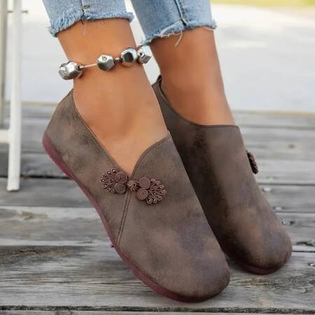 أحذية نسائية مسطحة على الطراز الأوروبي والأمريكي لعام 2026 - أحذية كاجوال مريحة بمقدمة مستديرة وقصة ضحلة، مناسبة للتنقل اليومي، متوفرة بمقاسات كبيرة