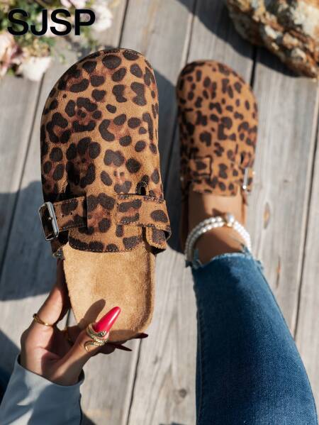 جديد 2025 حذاء نسائي غير رسمي للخريف والشتاء مناسب للأنشطة الخارجية طباعة الحيوانات بطبعة الفهد وطباعة البقرة شباشب جديدة سهلة الارتداء أحذية شاطئ مسطحة عصرية مطبوعة على شكل بقرة صنادل من الفلين مناسبة للأنشطة الخارجية