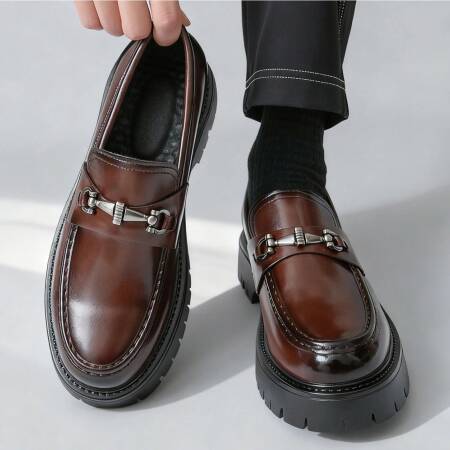 أوروبا موضة سميكة وحيد الرجال بيني المتسكعون الانزلاق على فستان الأعمال أحذية شهم لامعة مشبك حفلة رسمية حذاء أسود