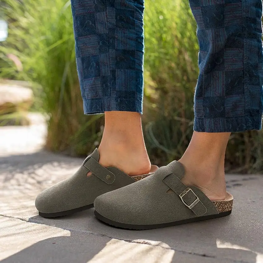 Comwarm الفلين قباقيب النعال للرجال البقرة المدبوغ البغال موضة النساء قباقيب الفلين الصنادل مع قوس دعم أحذية المنزل الشاطئ الشرائح