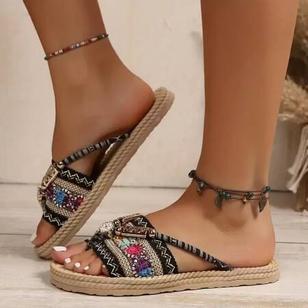 أحذية نسائية مسطحة جديدة لصيف 2026 أحذية كاجوال على الموضة صنادل خفيفة الوزن مقاومة للاهتراء في الهواء الطلق