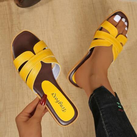 شباشب نسائية صيفية جديدة لعام 2025، صنادل مسطحة بسيطة برأس مستدير، عصرية ومتعددة الاستخدامات، شباشب مفتوحة الأصابع للنساء