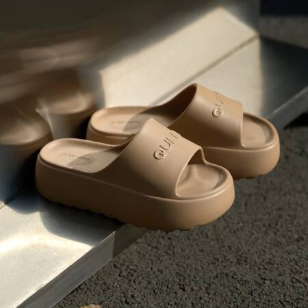 شباشب نسائية أنيقة 6 سم نعل سميك توزيع الضغط صنادل شاطئ مريحة نطاطة ناعمة مضادة للانزلاق أحذية خفيفة الوزن